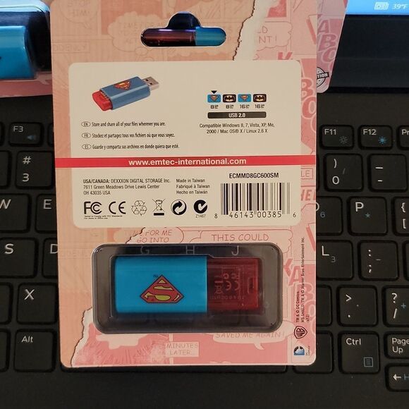 Emtec Superman DC Comics USB Flash Drive 8 GB Limited Edition 2.0 - Picture 3 of 4